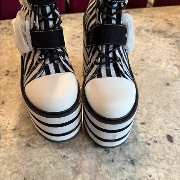 YRU Black & White Star Stripe Detention Platform
Boots - Picture 3 of 12